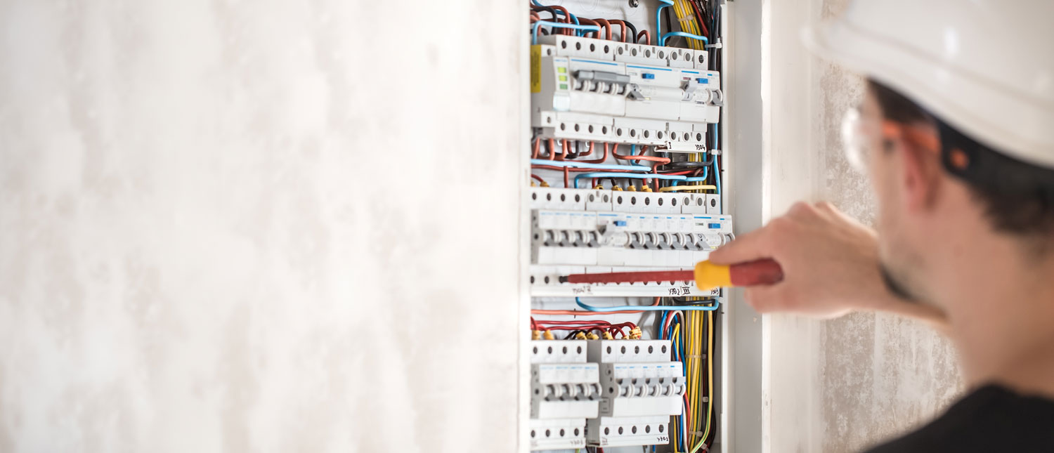 Air-Insulated Switchgear in Substations: Interface Planning 3 Layout of air insulated switchgear in a substation hall